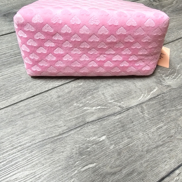 Juicy Couture Pink Soft Velour Heart Toiletry Bag Includes Juicy Couture Bottle - Picture 9 of 11